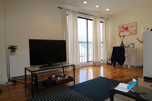 Rented by FirstService Realty (legacy) | media 15