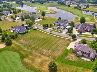 24 E Grove Ct, Freeland, MI 48623