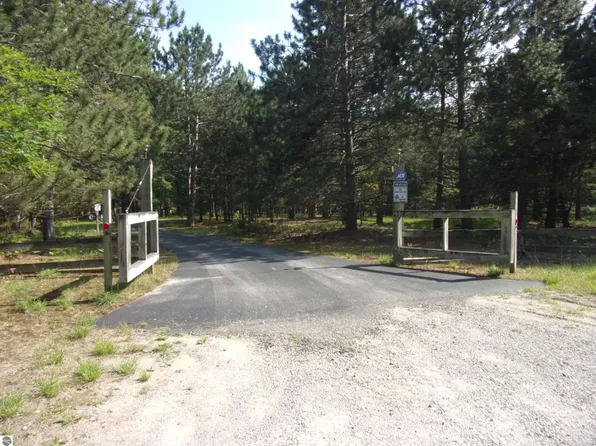 60 Sheer Rd, East Tawas, MI 48730