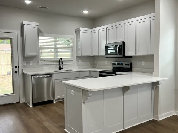 502 Cosmos St, Centerton, AR 72719
