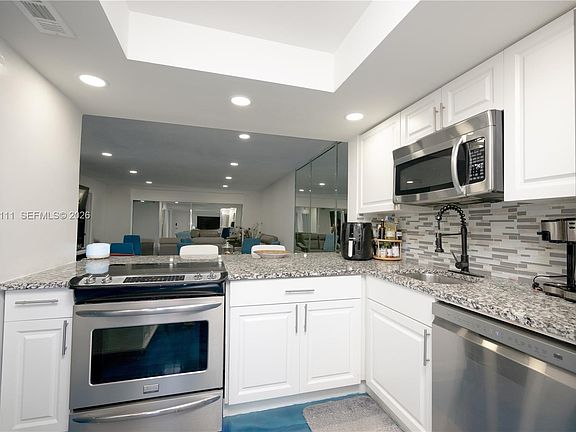 3rd image of 1551 NE Miami Gardens Dr APT 225