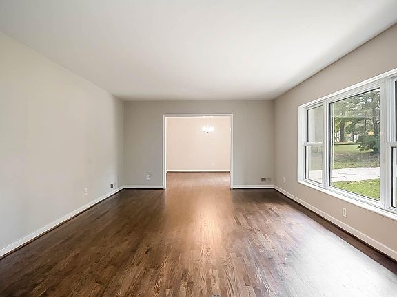 2nd image of 531 Park Ter