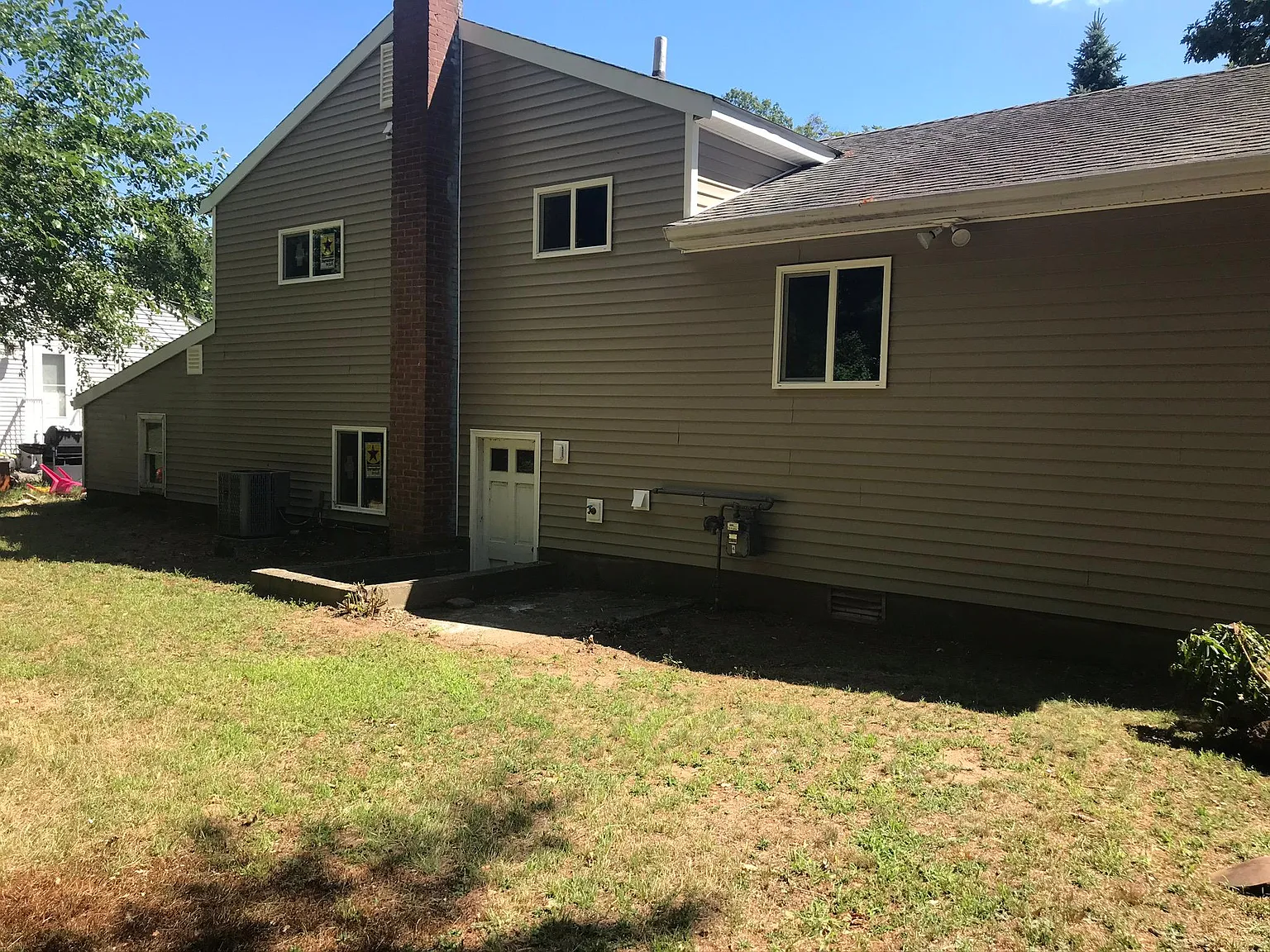 4 bed, 1350 sqft, $2,950 — Photo 3