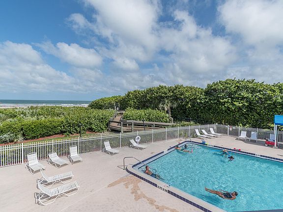 3rd image of 407 Ocean Park Ln