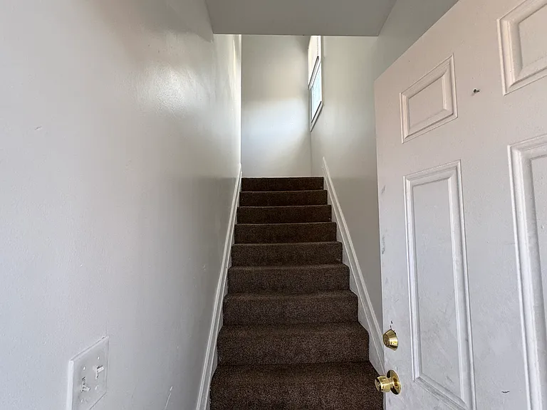 Hazlett St — Photo 10