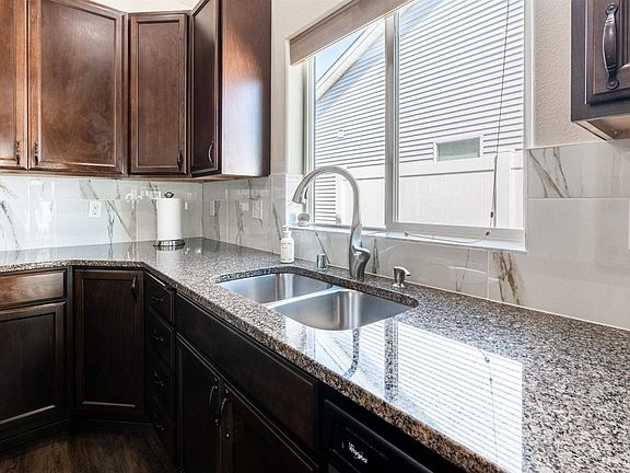 5th image of 1004 N Marcus Ln