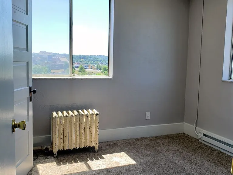 1 and 2 Bedrooms Available Now ! - Washington Area — Photo 5