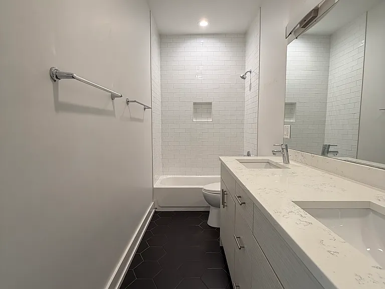 2020 N Spaulding Ave #3 — Photo 8