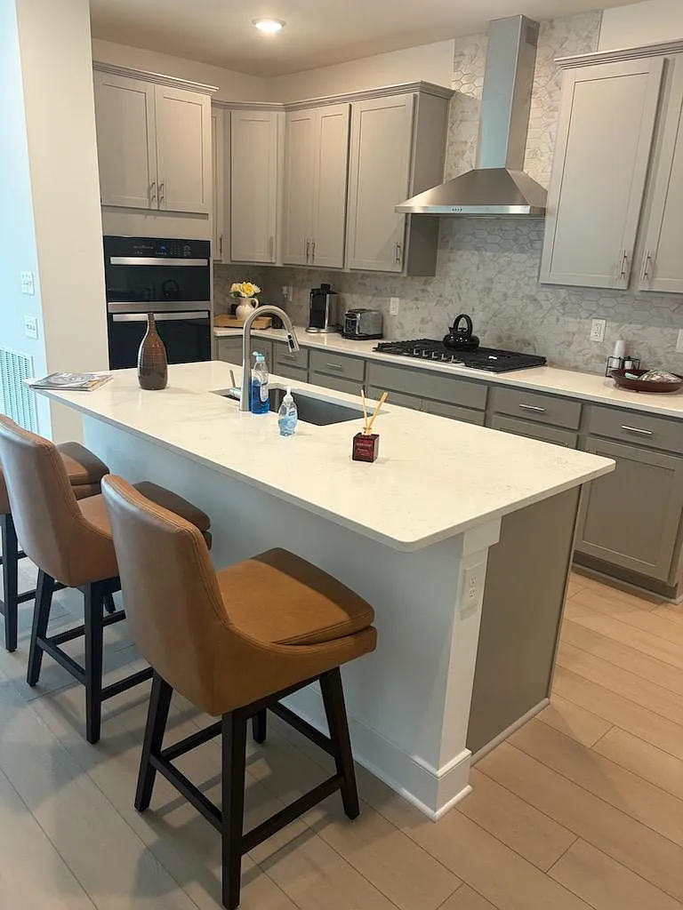 3 bed, 2800 sqft, $4,000 — Photo 3