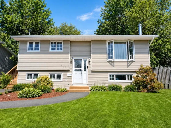 136 Flying Cloud Dr, Halifax, NS B2W 4T3