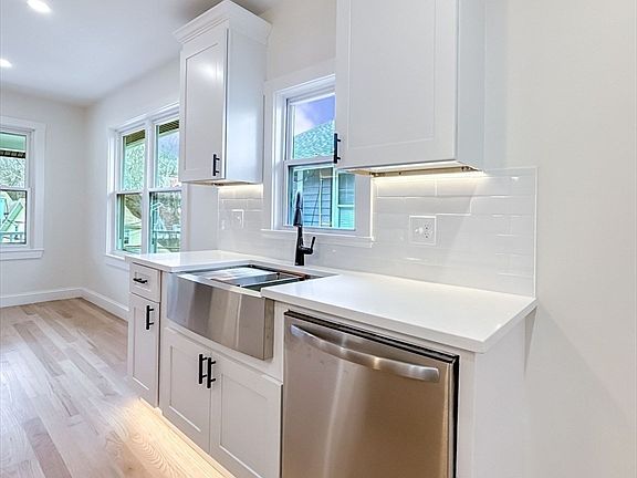 4th image of 23 Murray Hill Rd