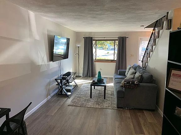 3rd image of 222 Farrwood Dr