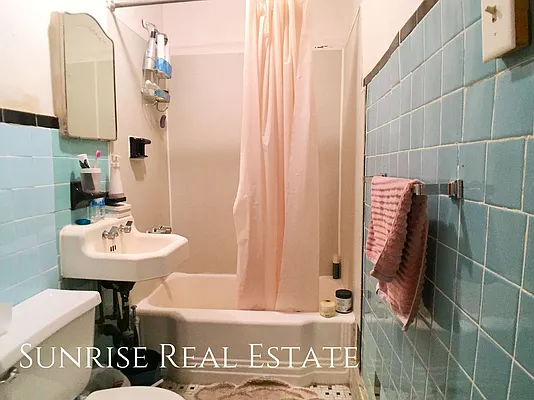 Rented by Sunrise Real Estate | media 9