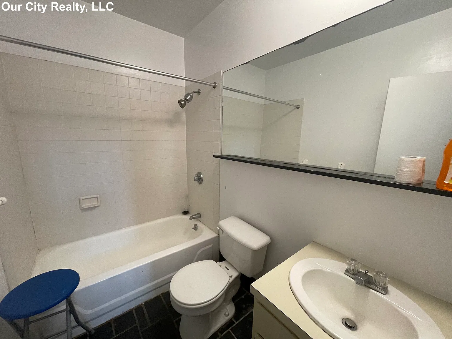 Studio, 450 sqft, $2,400 — Photo 4