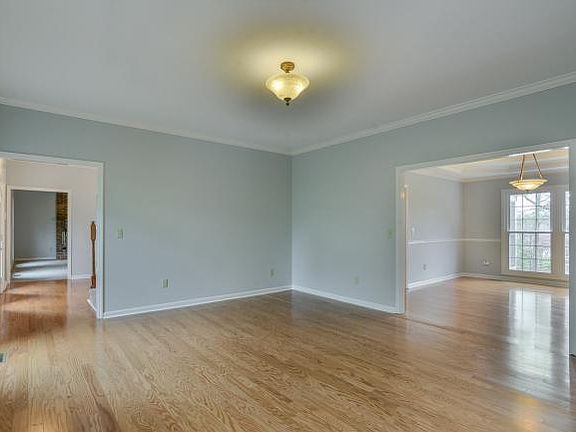 4th image of 3400 Bondwood Cir
