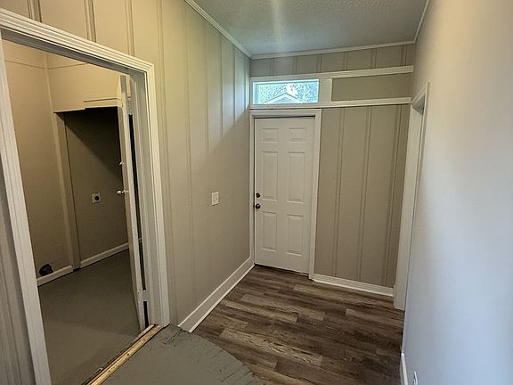 4th image of 913 Daniel Cir
