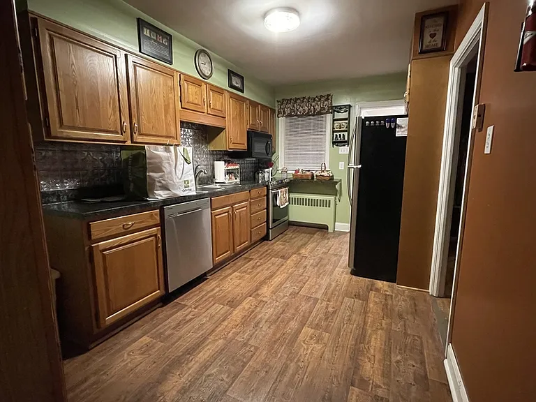 405 Washington Ave — Photo 2