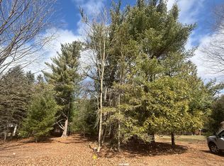 1112 E 2nd St, Pentwater, MI 49449