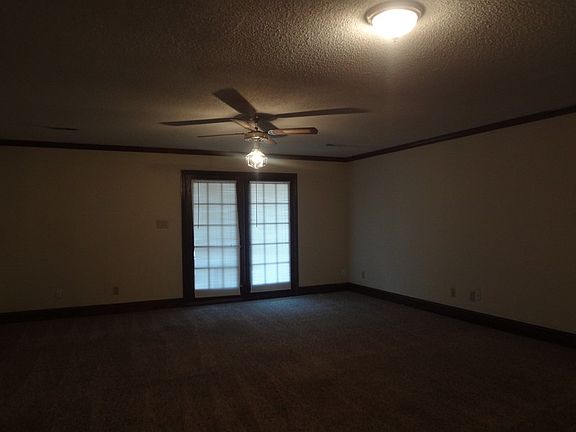 3rd image of 594 Townhouse Ln