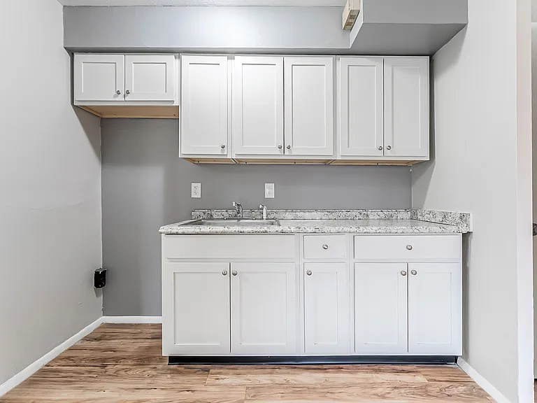 14918 Milverton Rd #4 — Photo 10