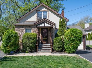 3 Woodmere Ave, Glenwood Landing, NY 11547