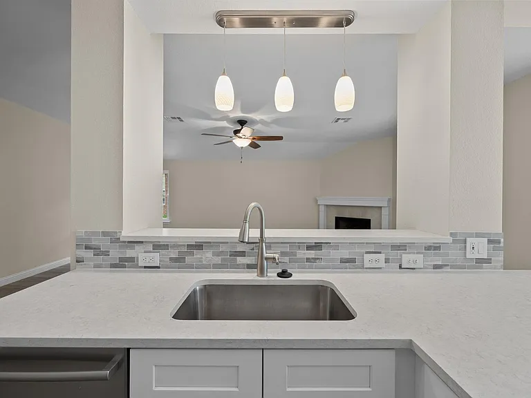1617 Abbey Ln — Photo 10