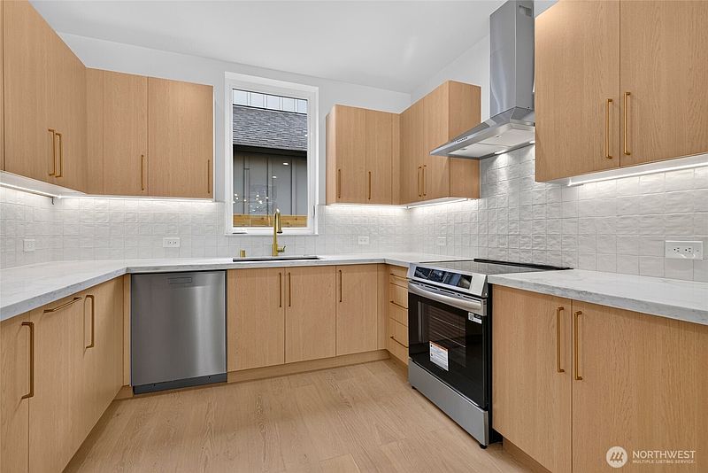 5th image of 12036 Hiram Place NE