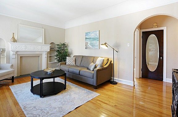 3rd image of 1421 W Thome Ave APT 2S