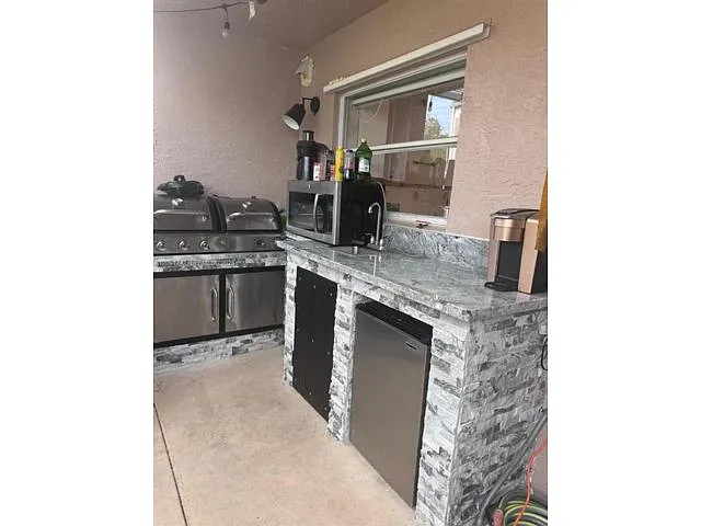 Building Photo - 1425 NW 124th Ave