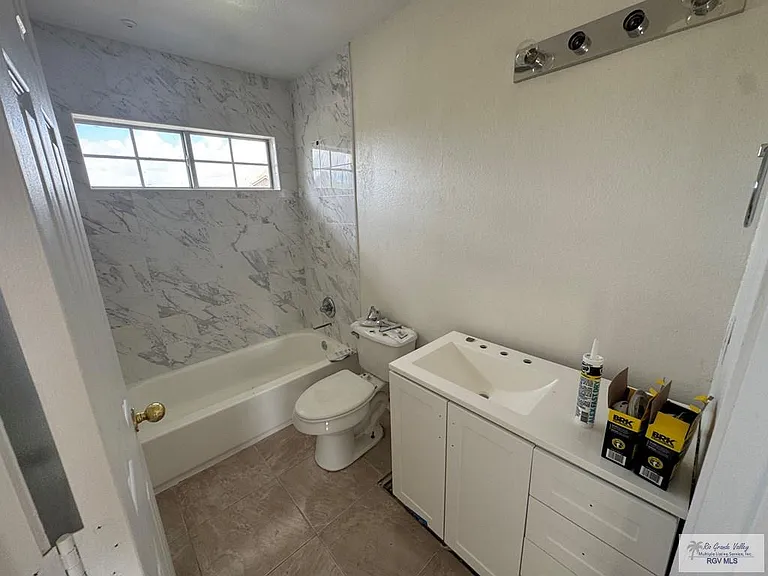 3433 Burgundy Dr — Photo 33