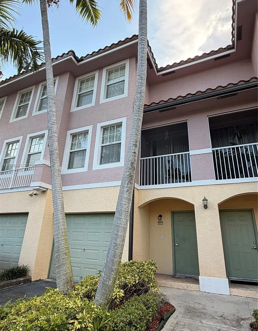 Cypress Pointe At Coral S — Photo 1