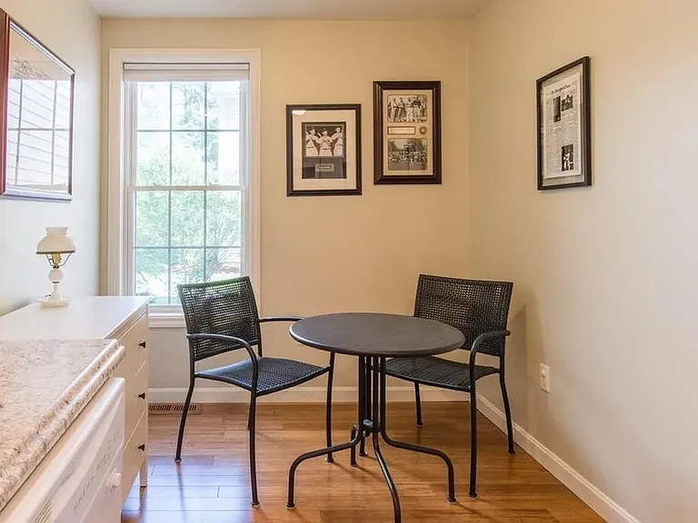 50 Barrington Ave #502 — Photo 4