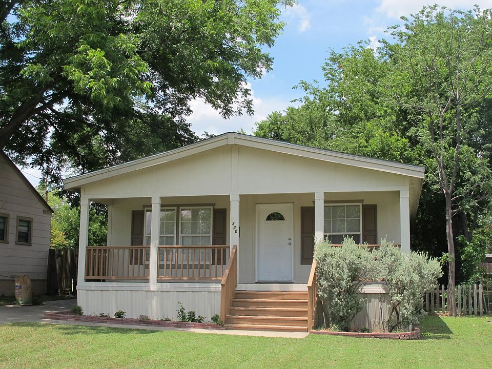 1458 sq ft, single story home in West Fort Worth
