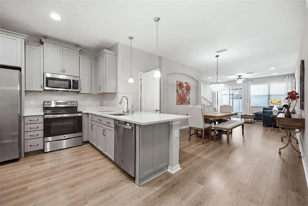 2 bed, 2.5 bath, 1571 sqft, $2,250 — Photo 4