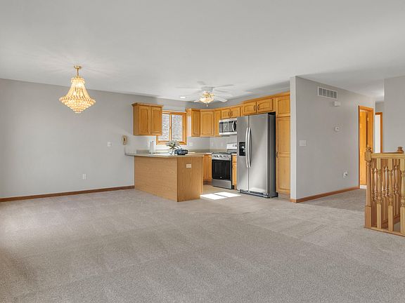 5th image of 10750 Maine Dr