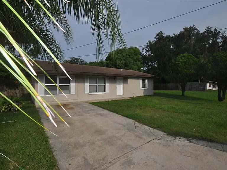 1624 Merrick Rd — Photo 2