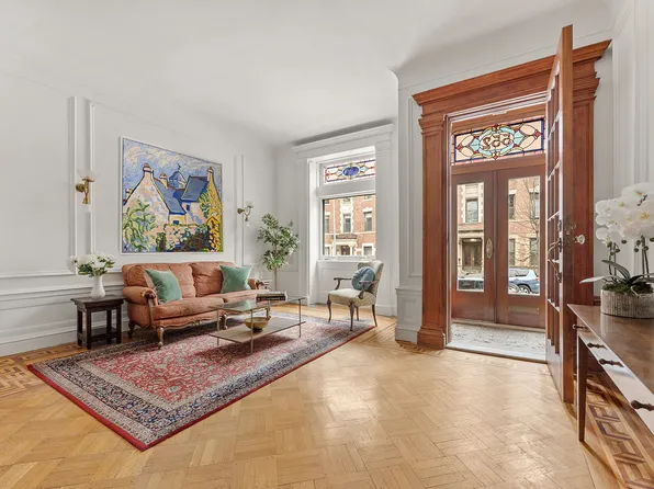 552 4th Street image 1 of 16