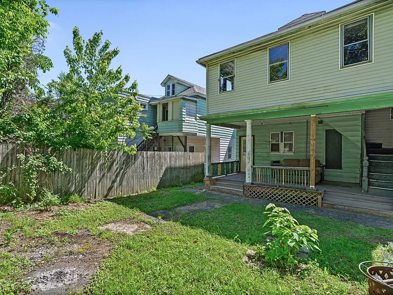 320 Saratoga St #1 — Photo 25