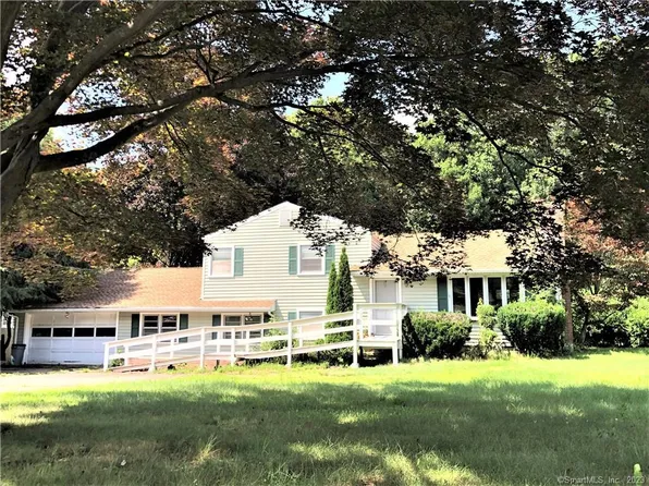 17 Rolling Wood Drive, Trumbull, CT 06611