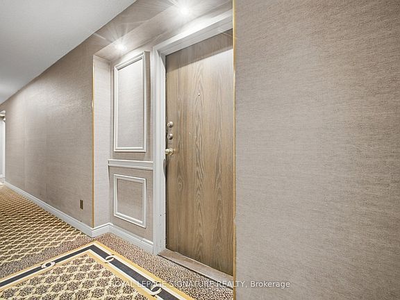 4th image of 77 Carlton St #1002