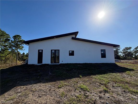 4th image of 3107 Meadow Rd