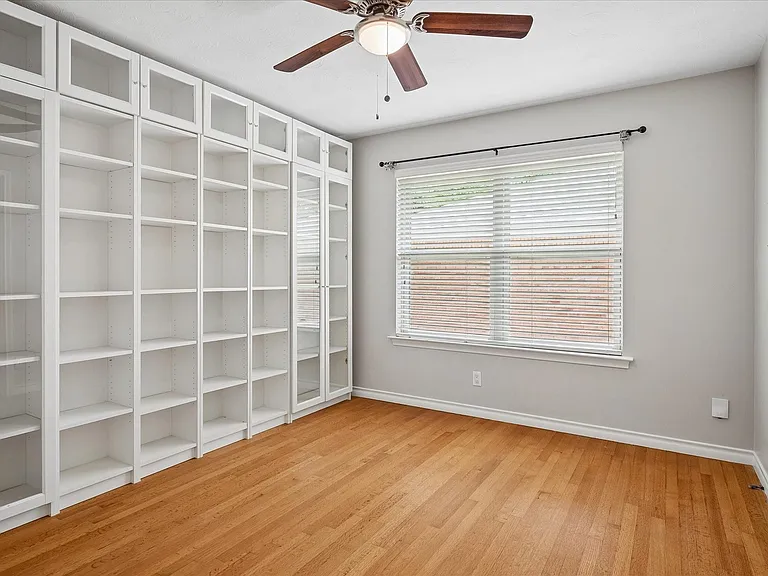 10626 Longmeadow Dr — Photo 12