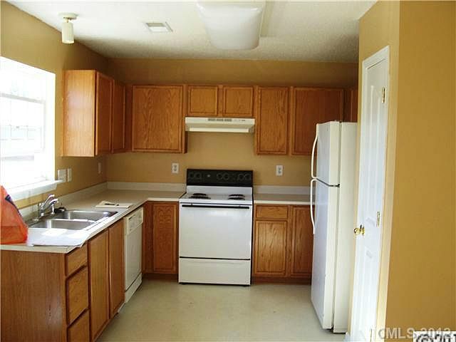 2nd image of 10423 Green Hedge Ave
