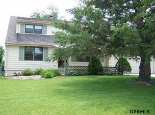 853 Gateway Rd, Elkhorn, NE 68022