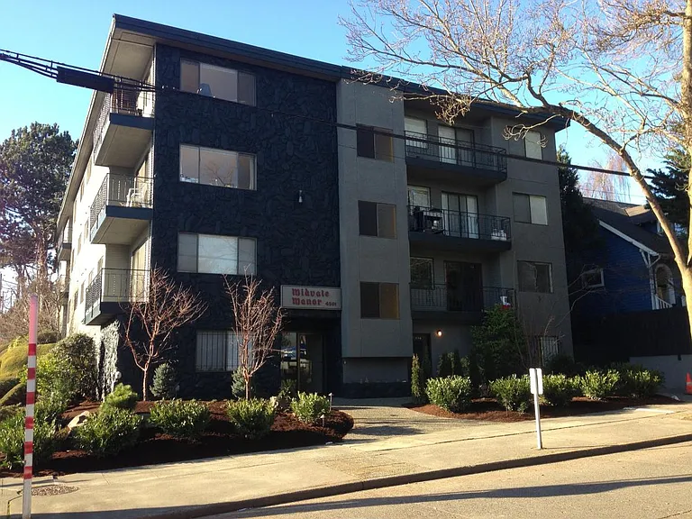 4501 Midvale Ave N #302 — Photo 1