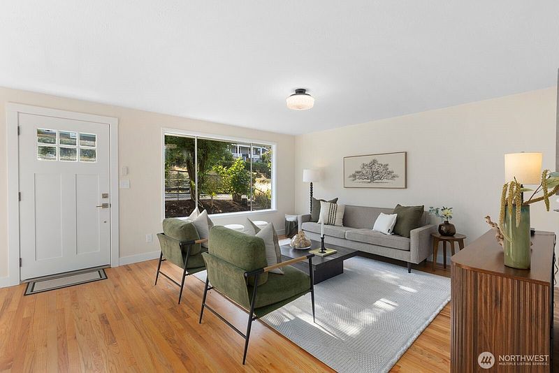 3rd image of 3318 20th Avenue S