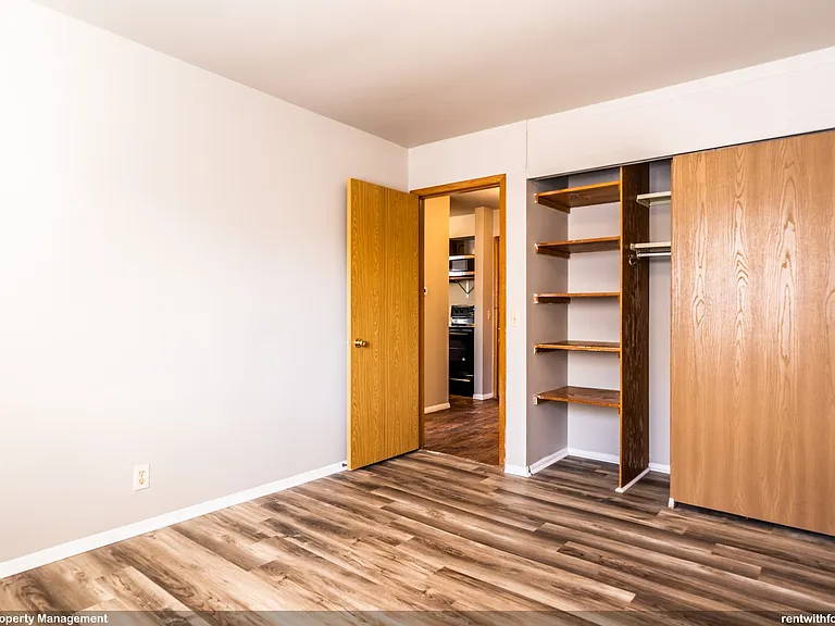 835 Merritt Ave — Photo 7