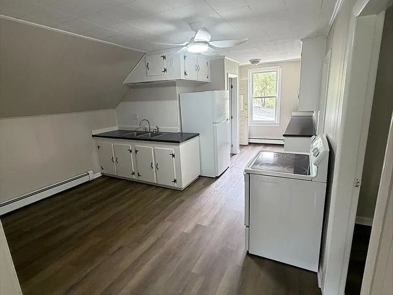 389 Boynton St — Photo 16