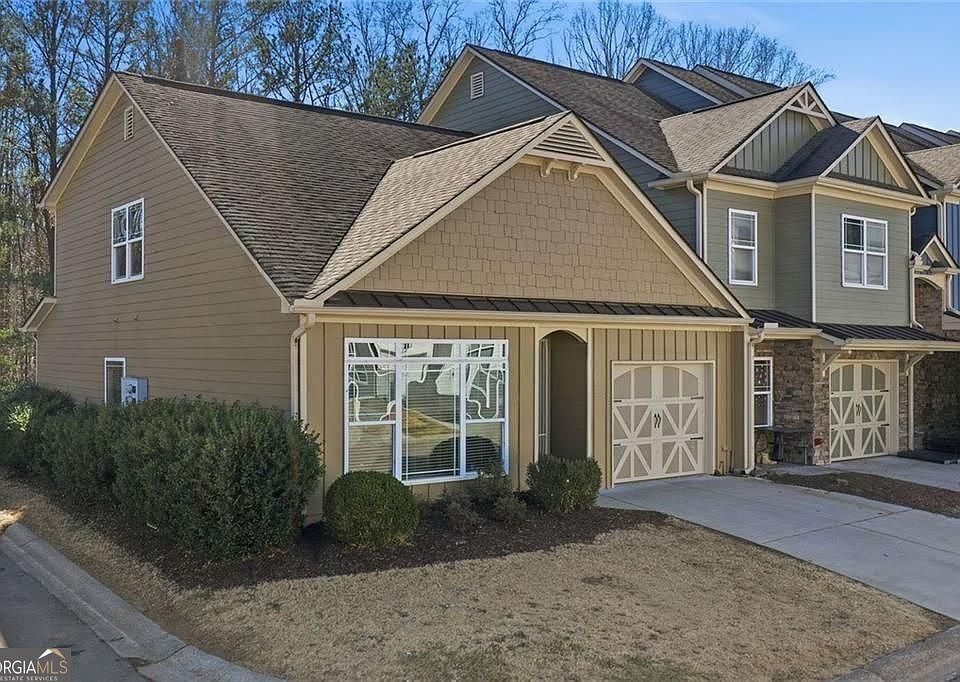 1st image of 28 Sandstone Dr