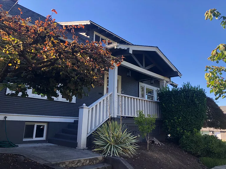 405 SE 22nd Ave — Photo 1